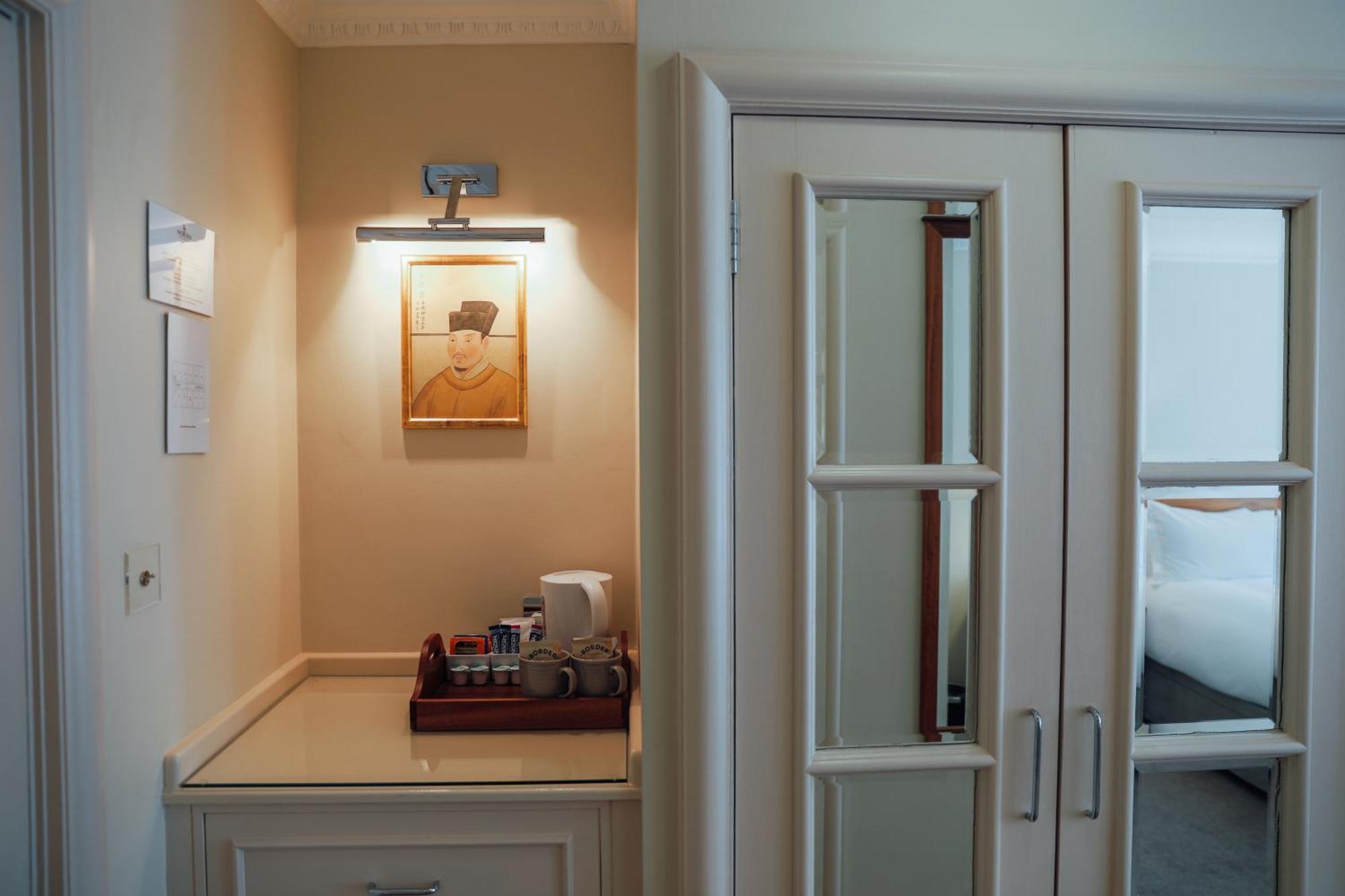 The Woburn Hotel Room photo